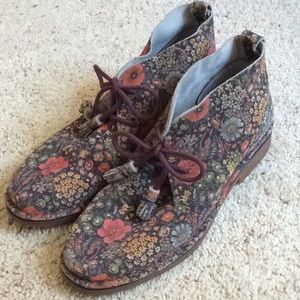 Hush Puppies Cyra Catelyn Chukka Boots. Size 9/10.